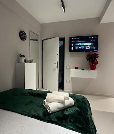 Host Apartament Elio Tirana Kültér fotó