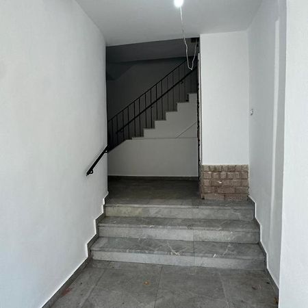 Host Apartament Elio Tirana Kültér fotó