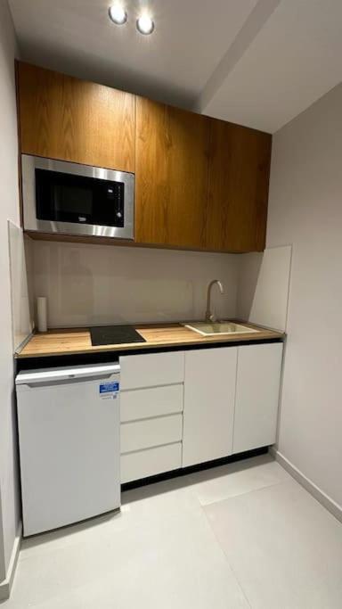 Host Apartament Elio Tirana Kültér fotó