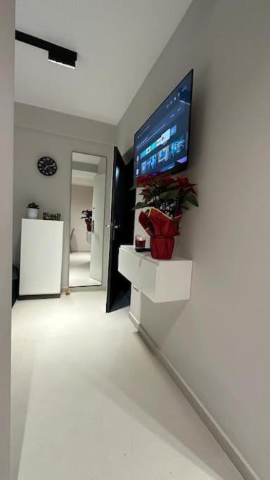 Host Apartament Elio Tirana Kültér fotó
