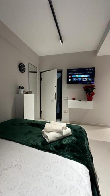 Host Apartament Elio Tirana Kültér fotó