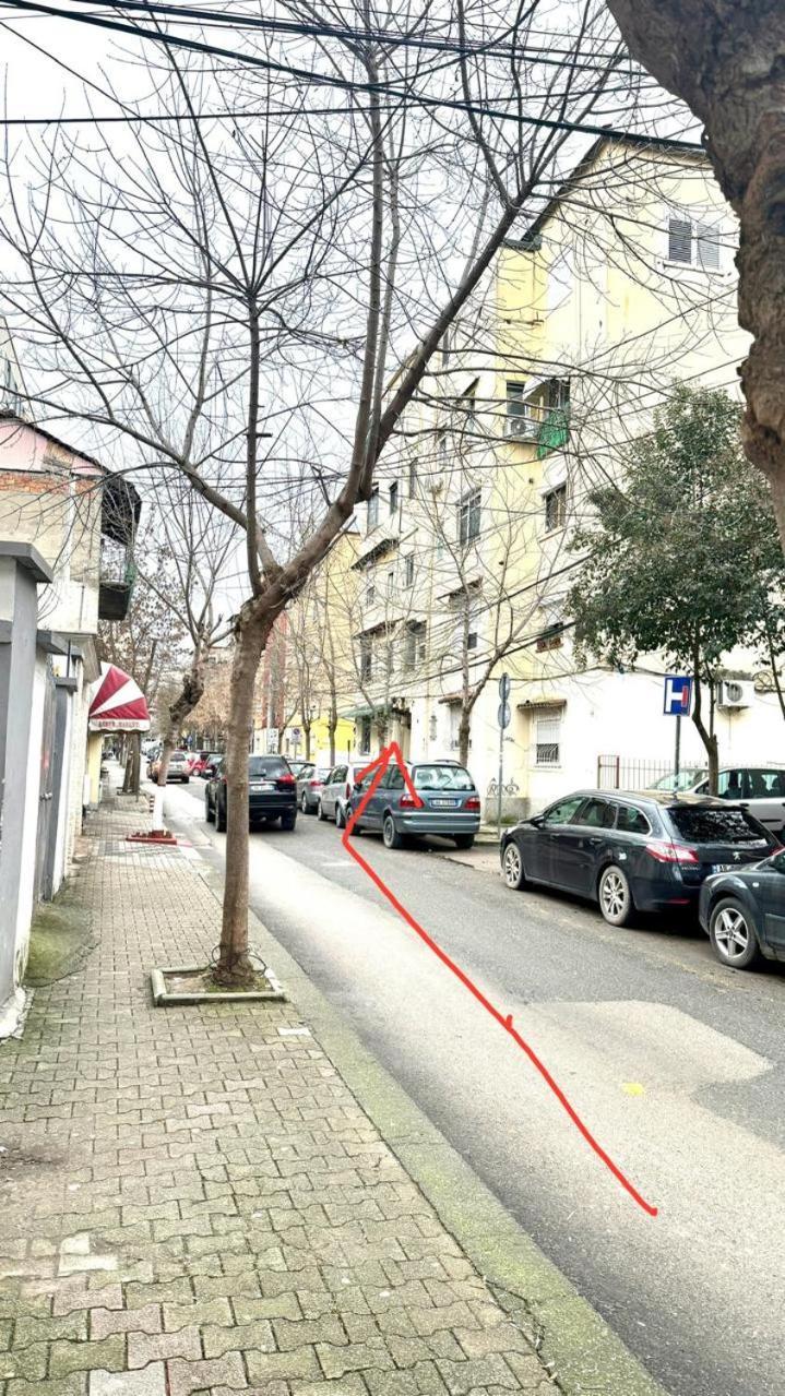 Host Apartament Elio Tirana Kültér fotó