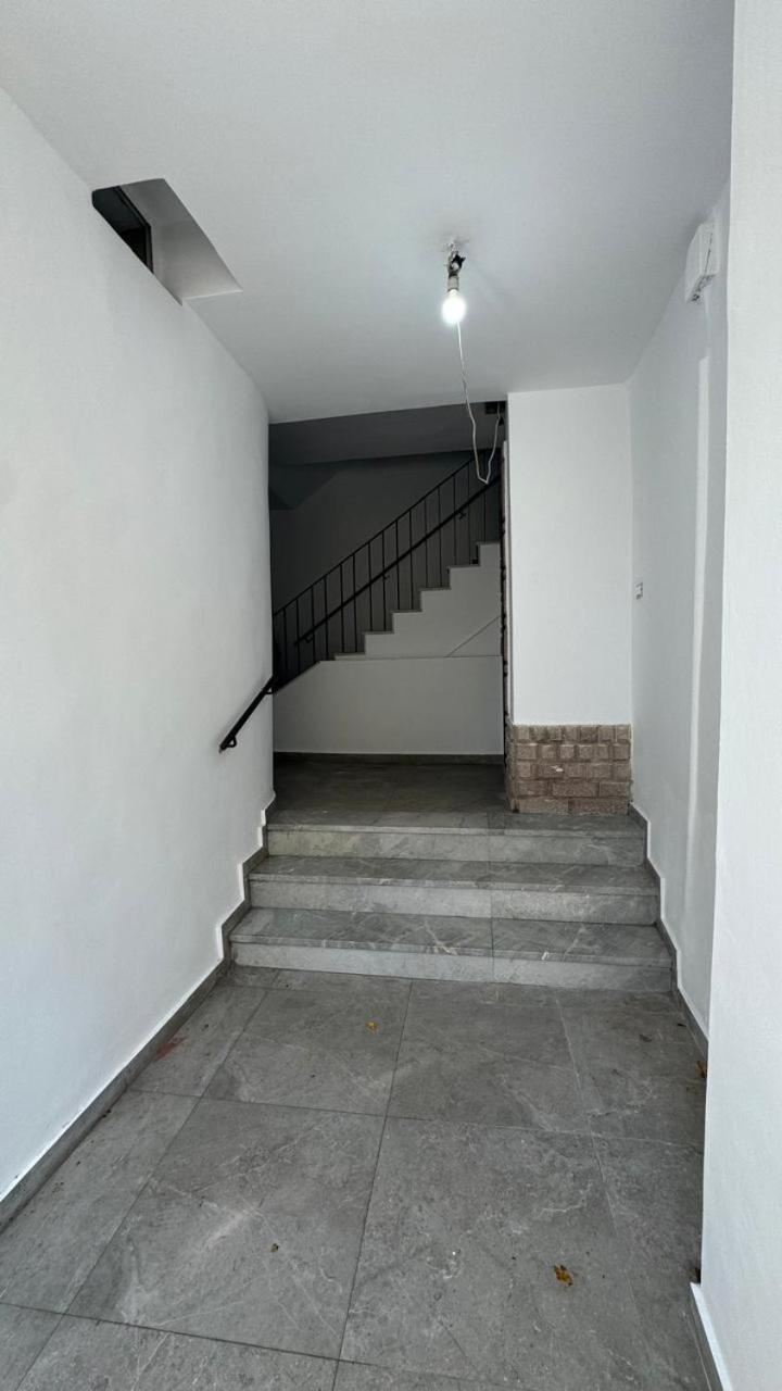 Host Apartament Elio Tirana Kültér fotó