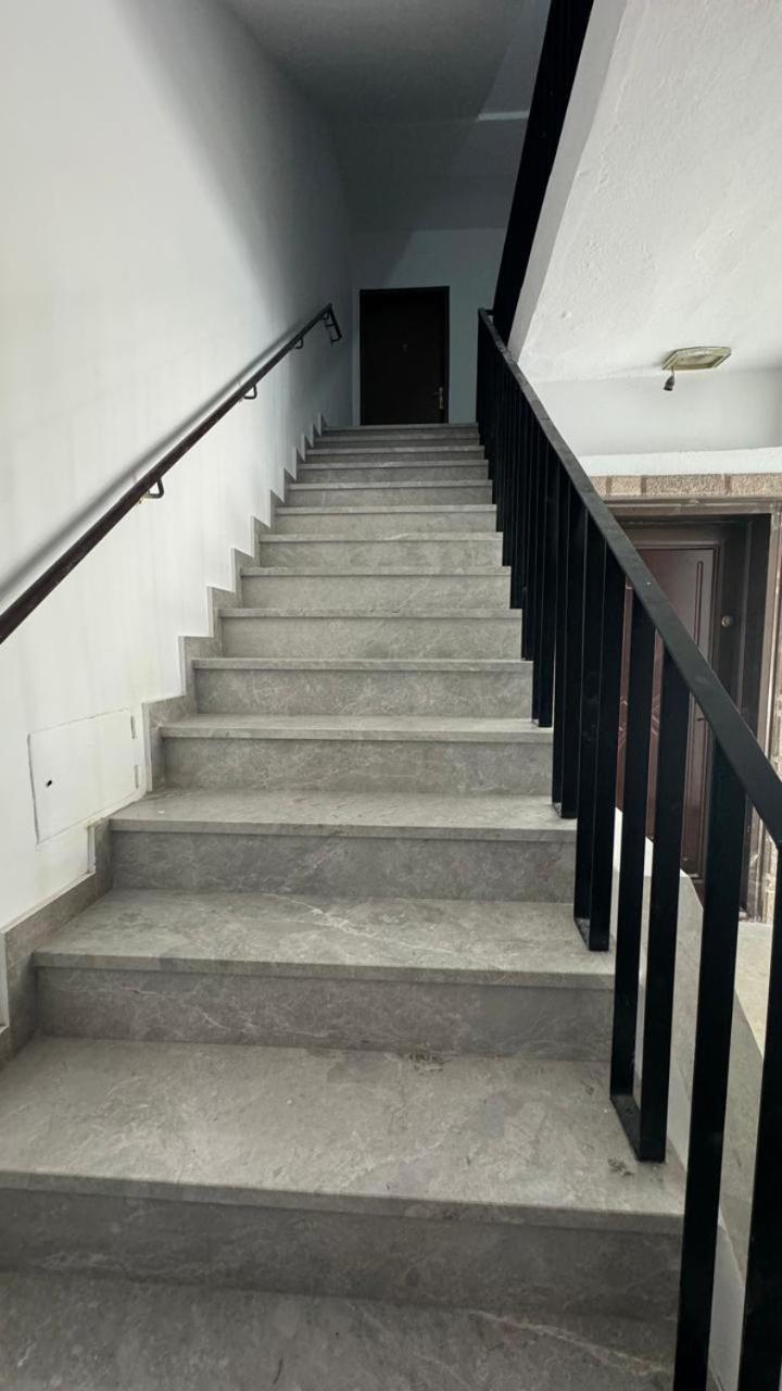 Host Apartament Elio Tirana Kültér fotó