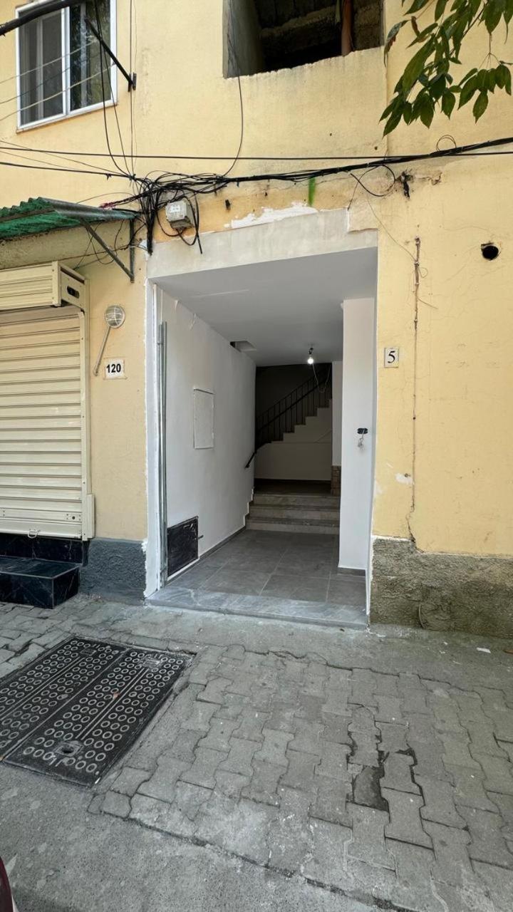 Host Apartament Elio Tirana Kültér fotó
