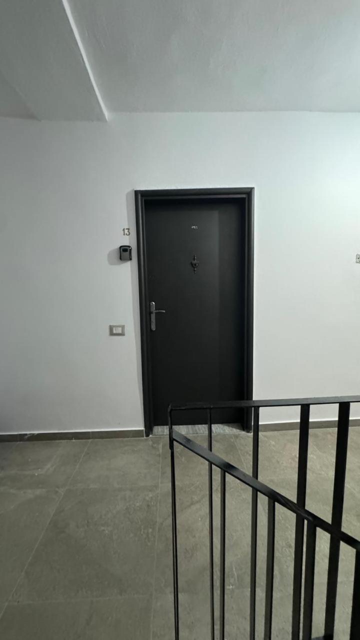 Host Apartament Elio Tirana Kültér fotó